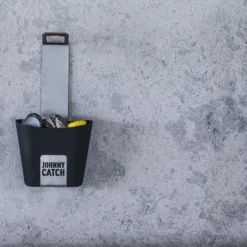 Höfats JOHNNY CATCH Wand-Flaschenöffner Mit Fangbecher Aus Gebürstetem Edelstahl -Deutschland Garten Schatten Verkaufs-Shop 3920501771 JOHNNY CATCH Wand Flaschenoeffner mit Fangbecher 4 57554