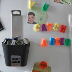 Höfats JOHNNY CATCH Wand-Flaschenöffner Mit Fangbecher Aus Gebürstetem Edelstahl -Deutschland Garten Schatten Verkaufs-Shop 3920501771 JOHNNY CATCH Wand Flaschenoeffner mit Fangbecher 6 57552