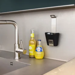 Höfats JOHNNY CATCH Wand-Flaschenöffner Mit Fangbecher Aus Gebürstetem Edelstahl -Deutschland Garten Schatten Verkaufs-Shop 3920501771 JOHNNY CATCH Wand Flaschenoeffner mit Fangbecher 7 57551